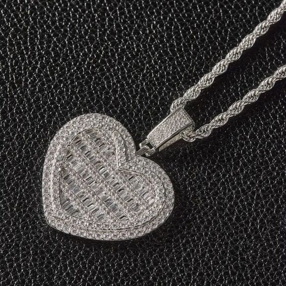 Elegant Silver Heart Zirconia Pendant with Chain Necklace - Picture 1 of 4